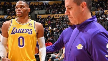 开云官网-韦少谈最后时刻坐板凳：惊讶且沮丧 但输球更糟糕