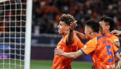 开云体育-【中超】克雷桑闪击小摩托首球 泰山4比1大胜亚泰