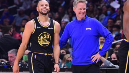 开云注册网址-科尔：让我们改变进攻体系很可笑 你不围绕库里打？